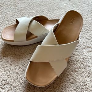 Ugg Emily sandals size 9